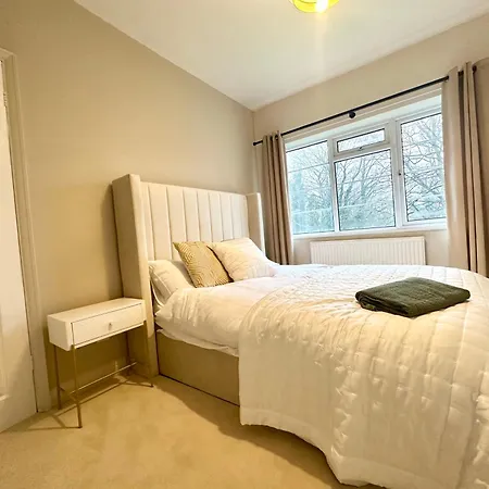 Lovely Spacious 3 Double Bed Flat, Ls17