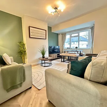 Apartment Lovely Spacious 3 Double Bed Flat, Ls17 Leeds (West Yorkshire)