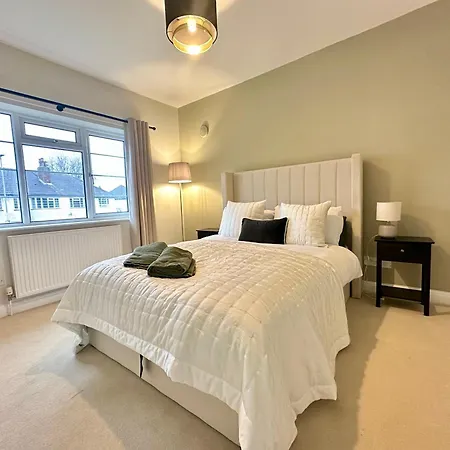 Lovely Spacious 3 Double Bed Flat, Ls17 *