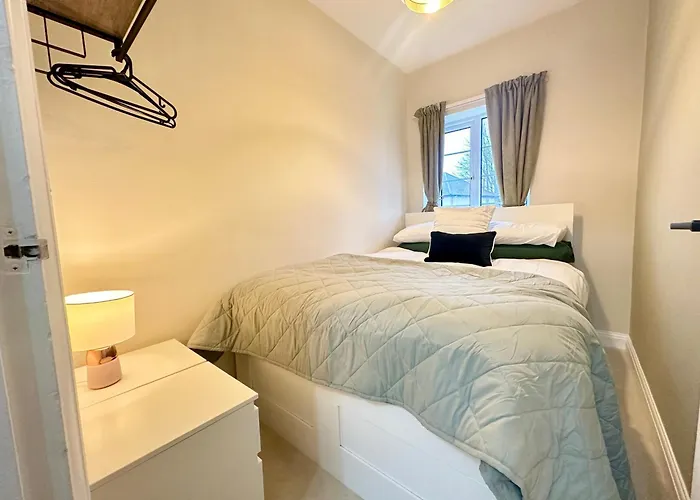 Lovely Spacious 3 Double Bed Flat, Ls17 * Leeds (West Yorkshire)