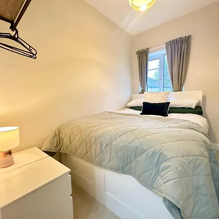 Lovely Spacious 3 Double Bed Flat, Ls17 * Лідс